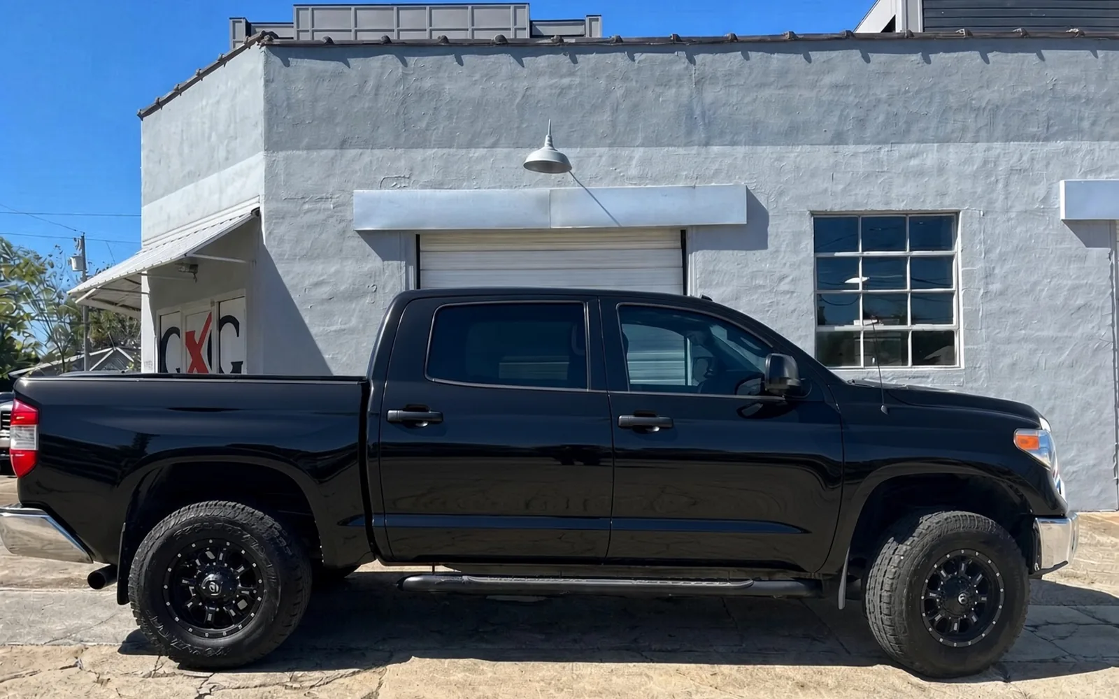 Same Graphix Garage Tundra matte black before door graphics