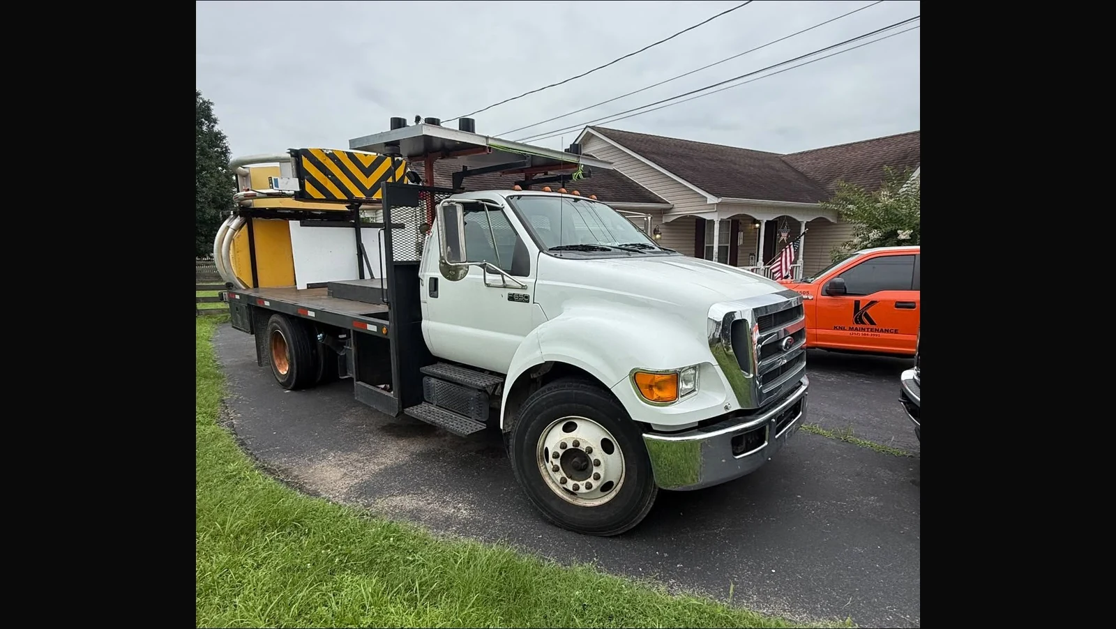 KNL Maintenance — Utility Truck